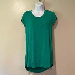 SALE: Chris and Carol Sz M Green Tunic Tshirt